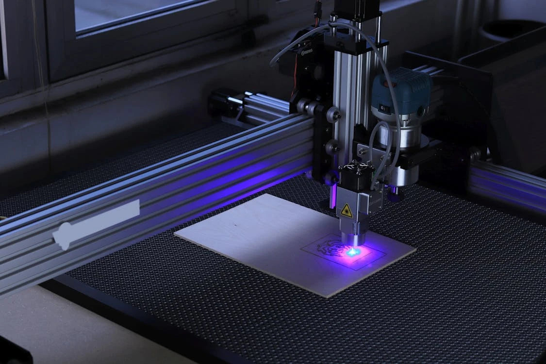 Comprendre le kerf laser et l'intégrer dans ses designs pour des assemblages parfaits