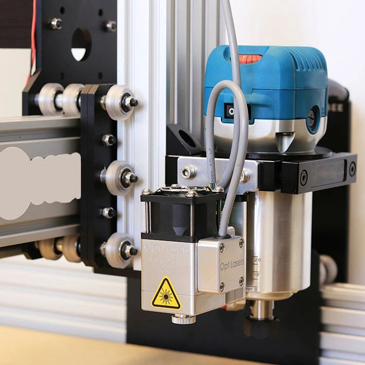 Graver en cylindrique au laser : guide complet de la gravure rotative (bouteilles, stylos, objets ronds)