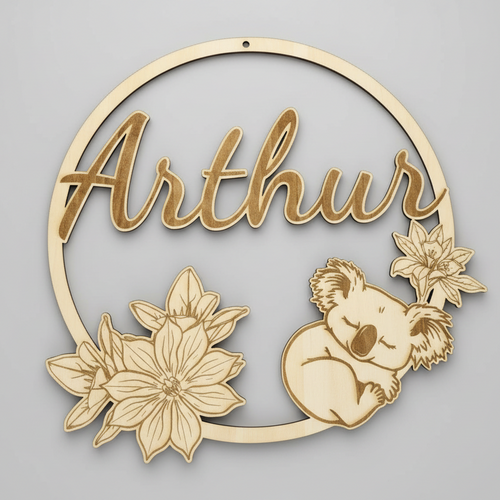 Décoration murale personnalisée en contreplaqué de tilleul – Prénom gravé au laser – Modèle rond avec illustration