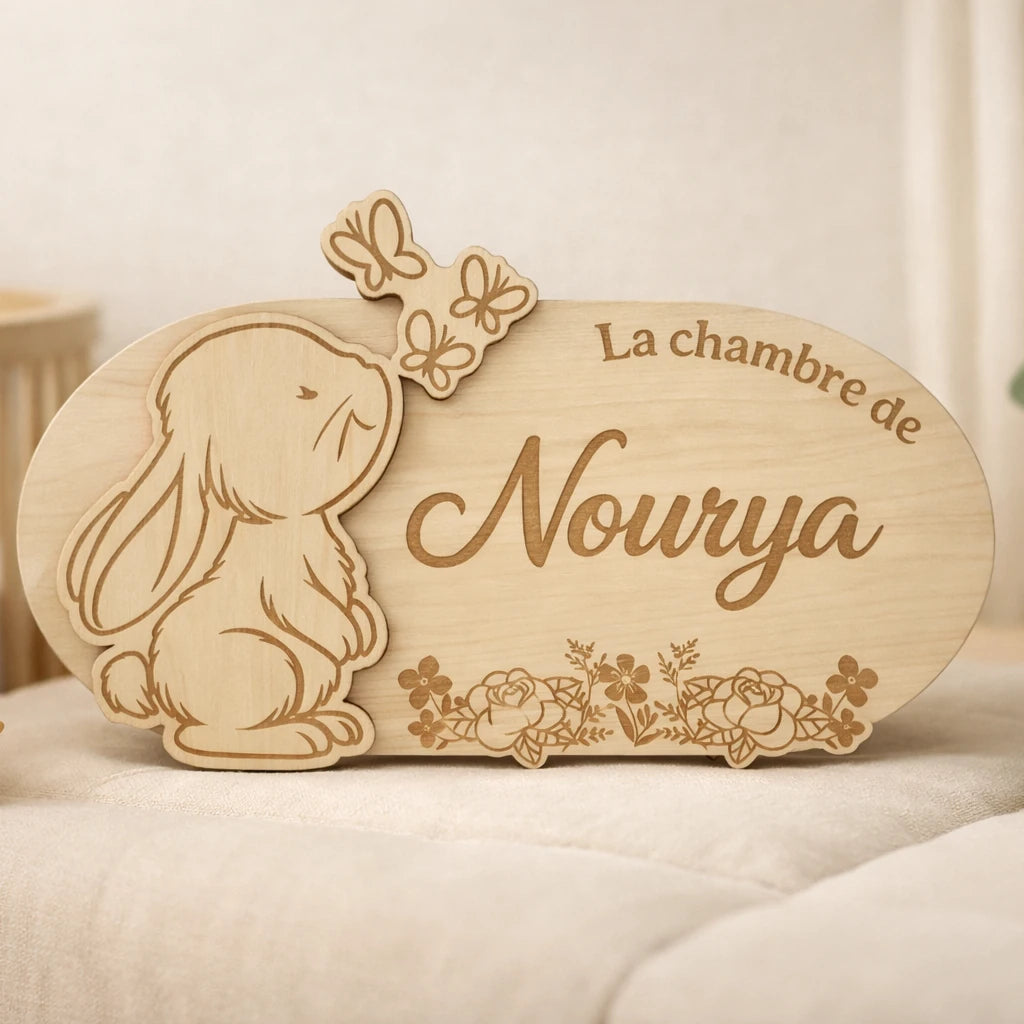 Panneau de porte enfant  –  La chambre de – Prénom gravé au laser – Modèle lapin