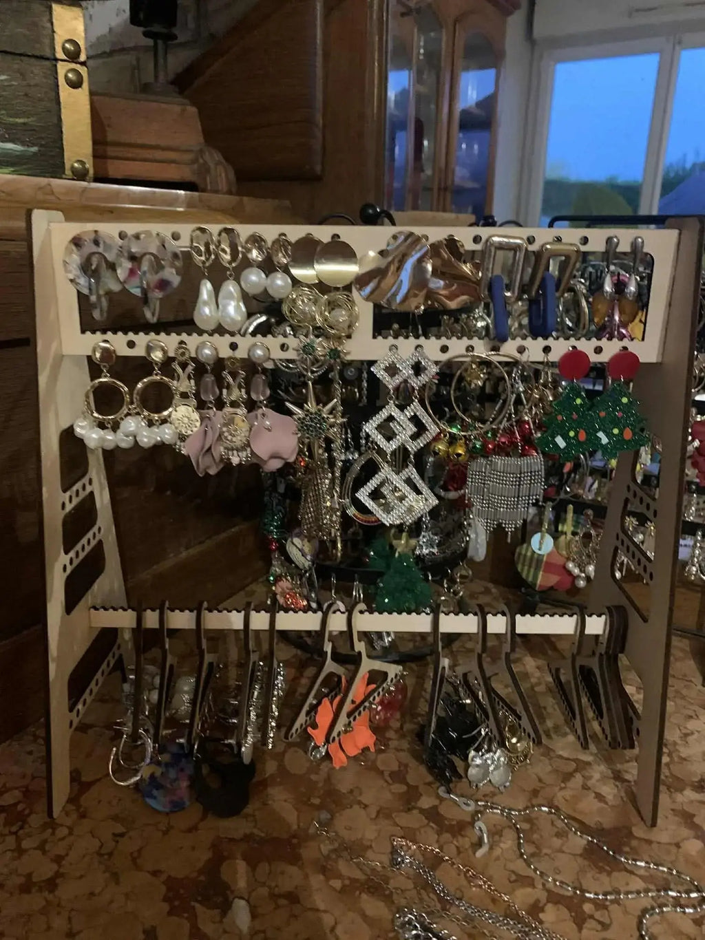 Présentoir boucle d'oreille cintre - Faire soi-même Ici On Bricole